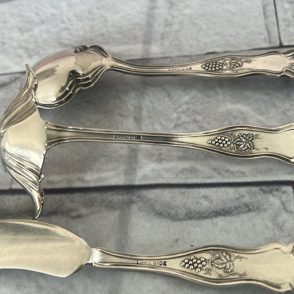 Antique LAKESIDE silver plated vineyard casserole spoons & knife set - Picture 4 of 7